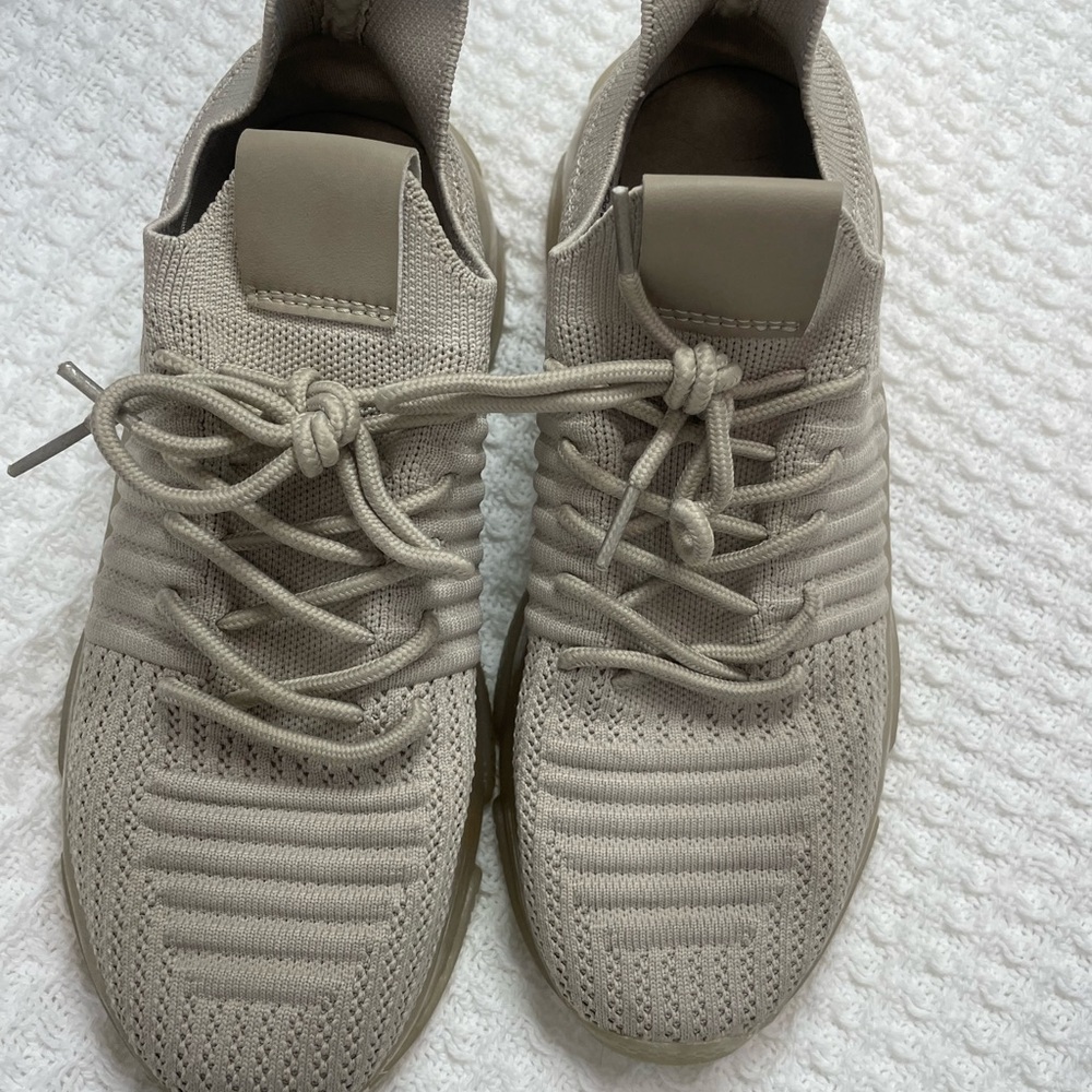 Women’s  Tan Sneakers